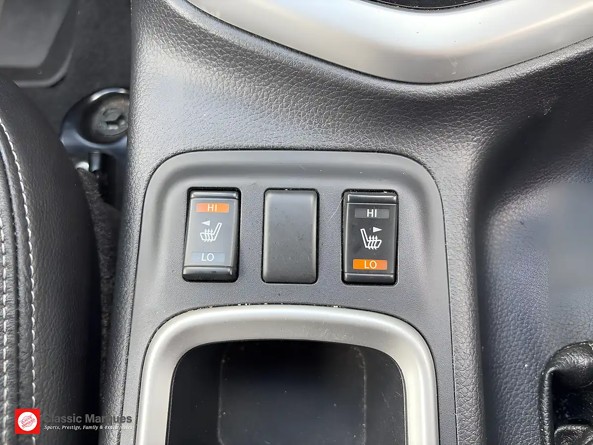Used 2019 Nissan Navara Tekna Twilight Grey - Interior and Exterior details 18