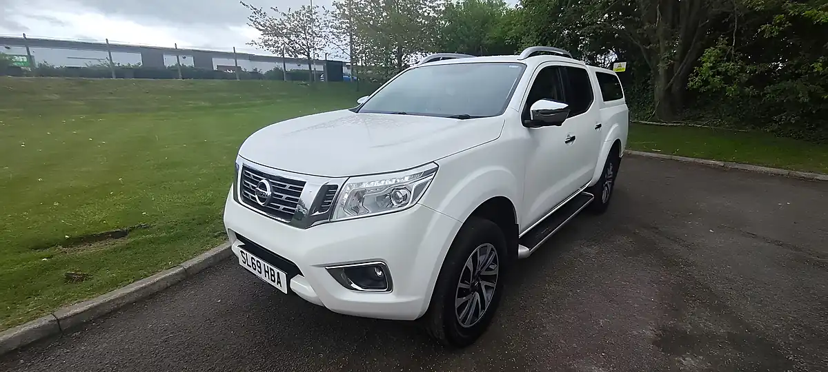 Used 2019 Nissan Navara Tekna White - Front View