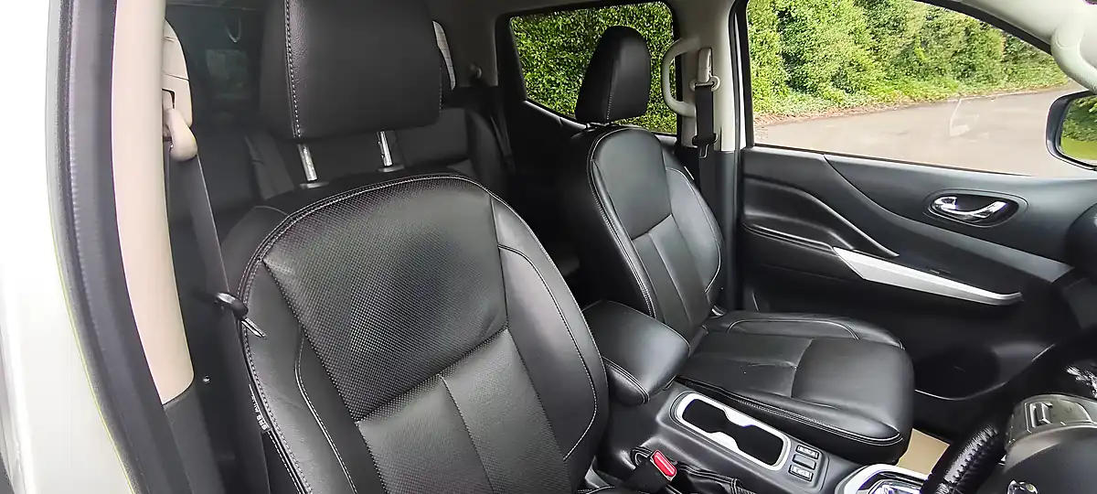 Used 2019 Nissan Navara Tekna White - Interior and Exterior details 10