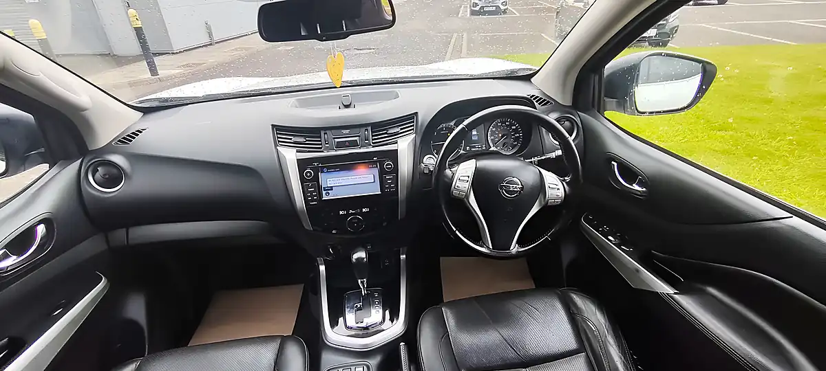 Used 2019 Nissan Navara Tekna White - Interior and Exterior details 13