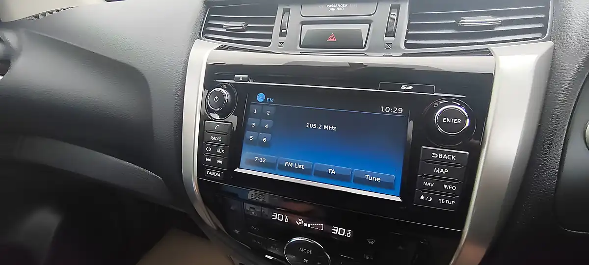 Used 2019 Nissan Navara Tekna White - Interior and Exterior details 15