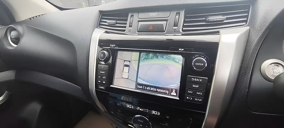 Used 2019 Nissan Navara Tekna White - Interior and Exterior details 17