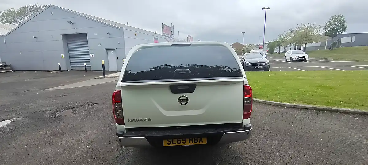 Used 2019 Nissan Navara Tekna White - Interior and Exterior details 4