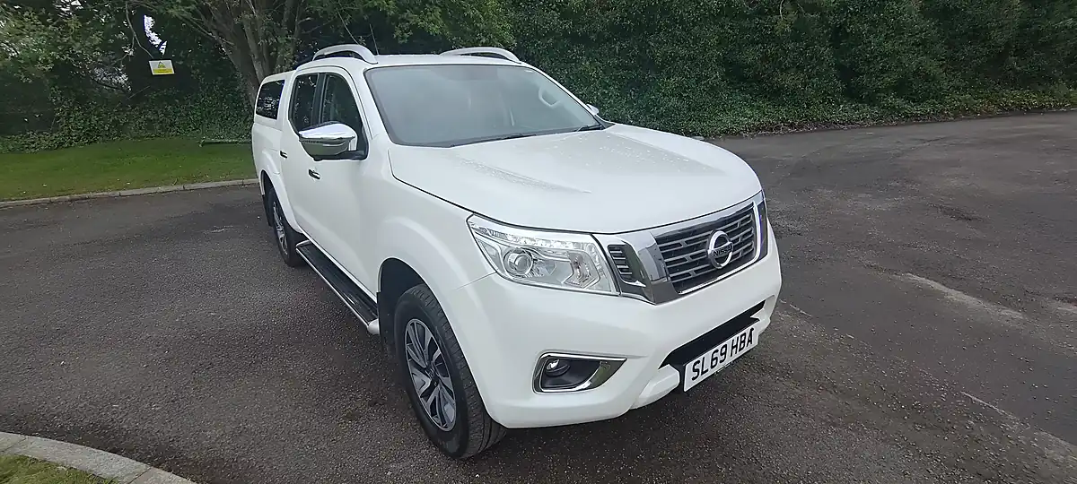Used 2019 Nissan Navara Tekna White - Interior and Exterior details 6