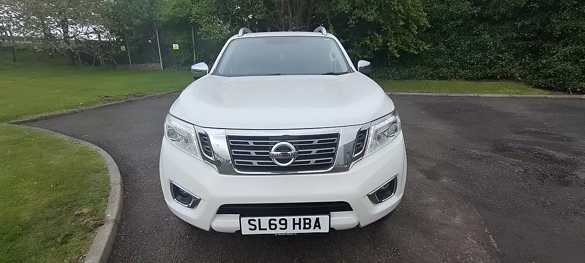 Used 2019 Nissan Navara Tekna White - Interior and Exterior details 7