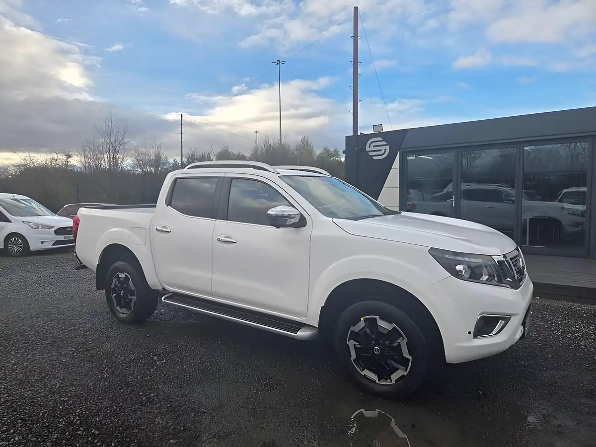 Used 2019 Nissan Navara Tekna White - Front View