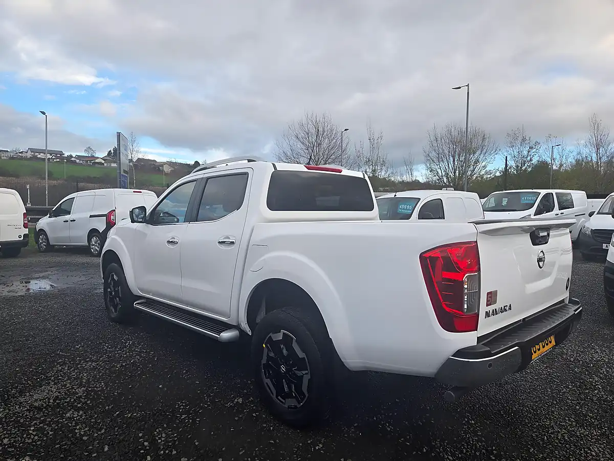 Used 2019 Nissan Navara Tekna White - Interior and Exterior details 10