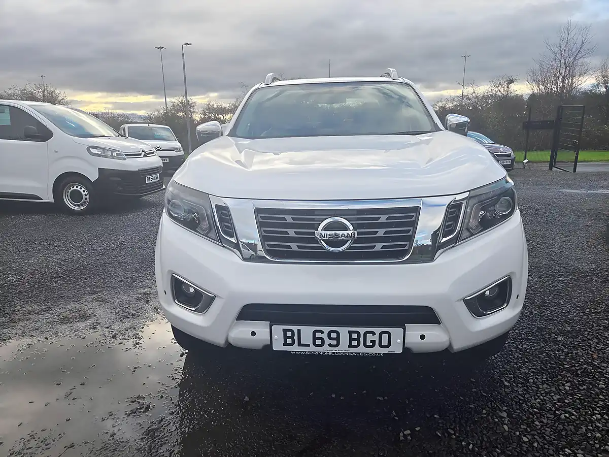 Used 2019 Nissan Navara Tekna White - Interior and Exterior details 12