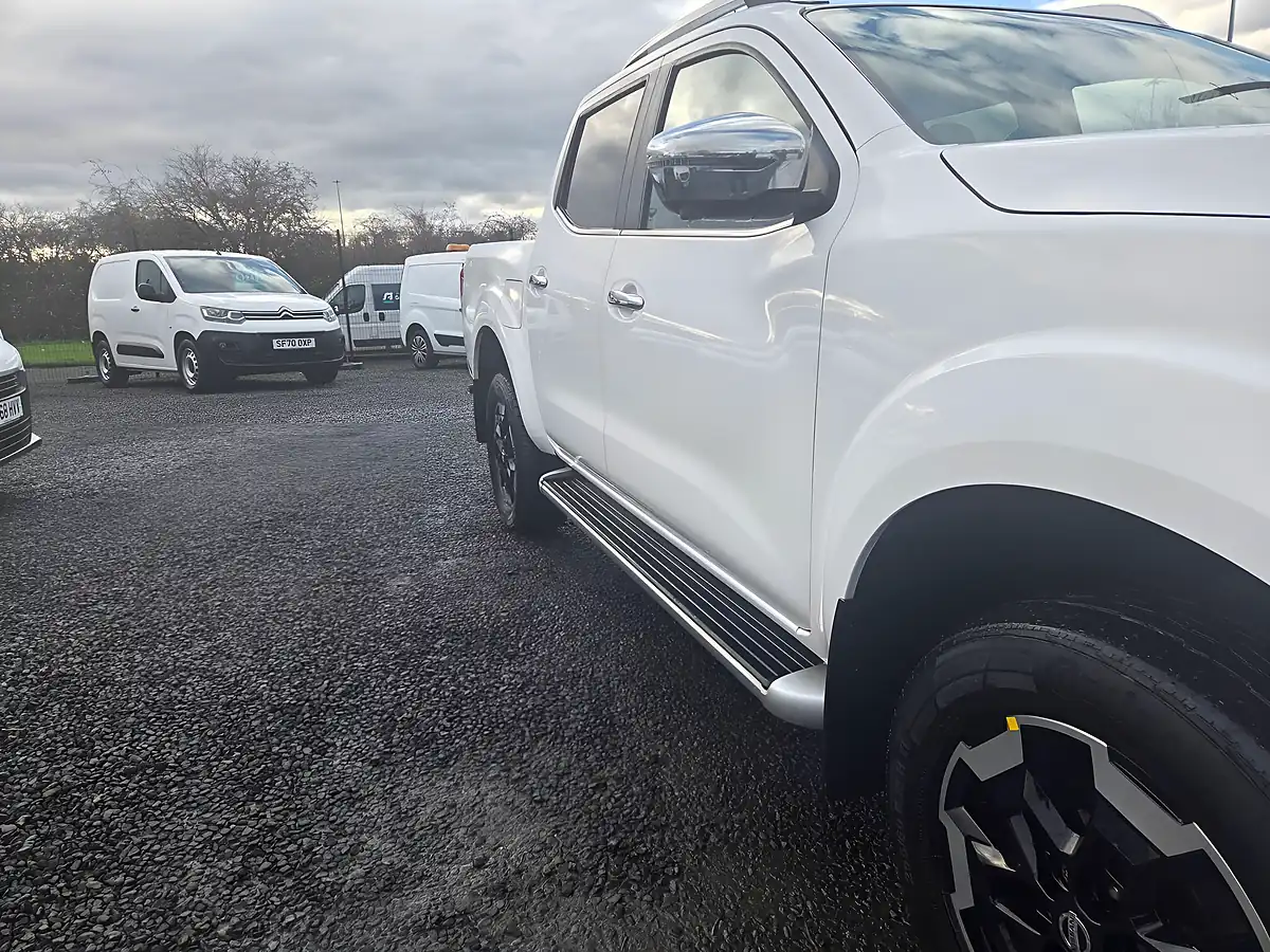 Used 2019 Nissan Navara Tekna White - Interior and Exterior details 14