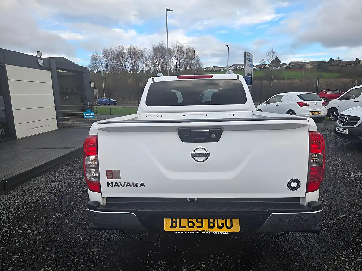 Used 2019 Nissan Navara Tekna White - Interior and Exterior details 15