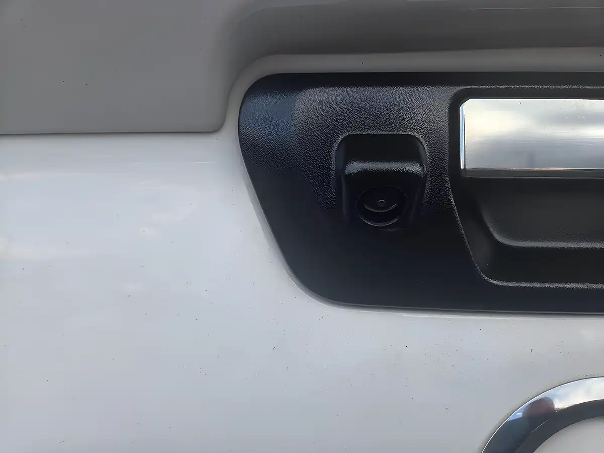 Used 2019 Nissan Navara Tekna White - Interior and Exterior details 16