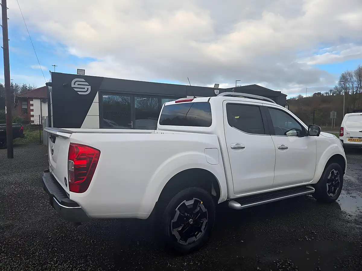 Used 2019 Nissan Navara Tekna White - Interior and Exterior details 4
