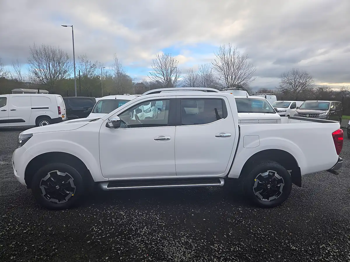 Used 2019 Nissan Navara Tekna White - Interior and Exterior details 8