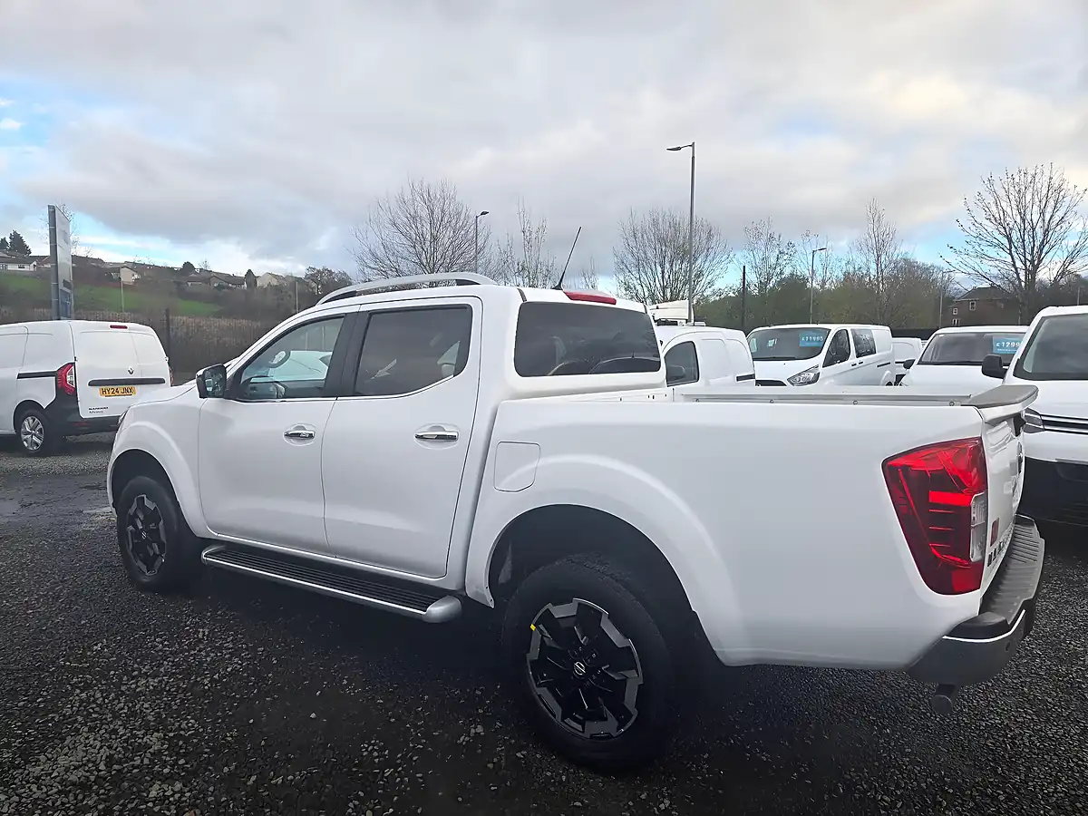 Used 2019 Nissan Navara Tekna White - Interior and Exterior details 9