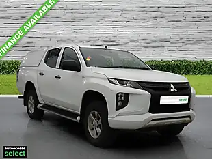 Used 2019 Nissan Navara Tekna White - Interior and Exterior details 10