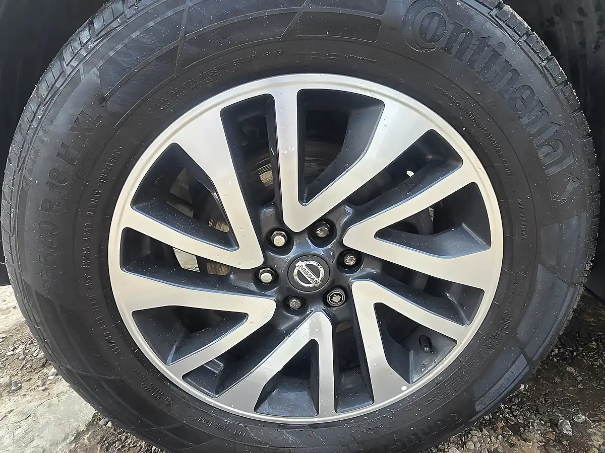 Used 2019 Nissan Navara Visia White - Interior and Exterior details 11