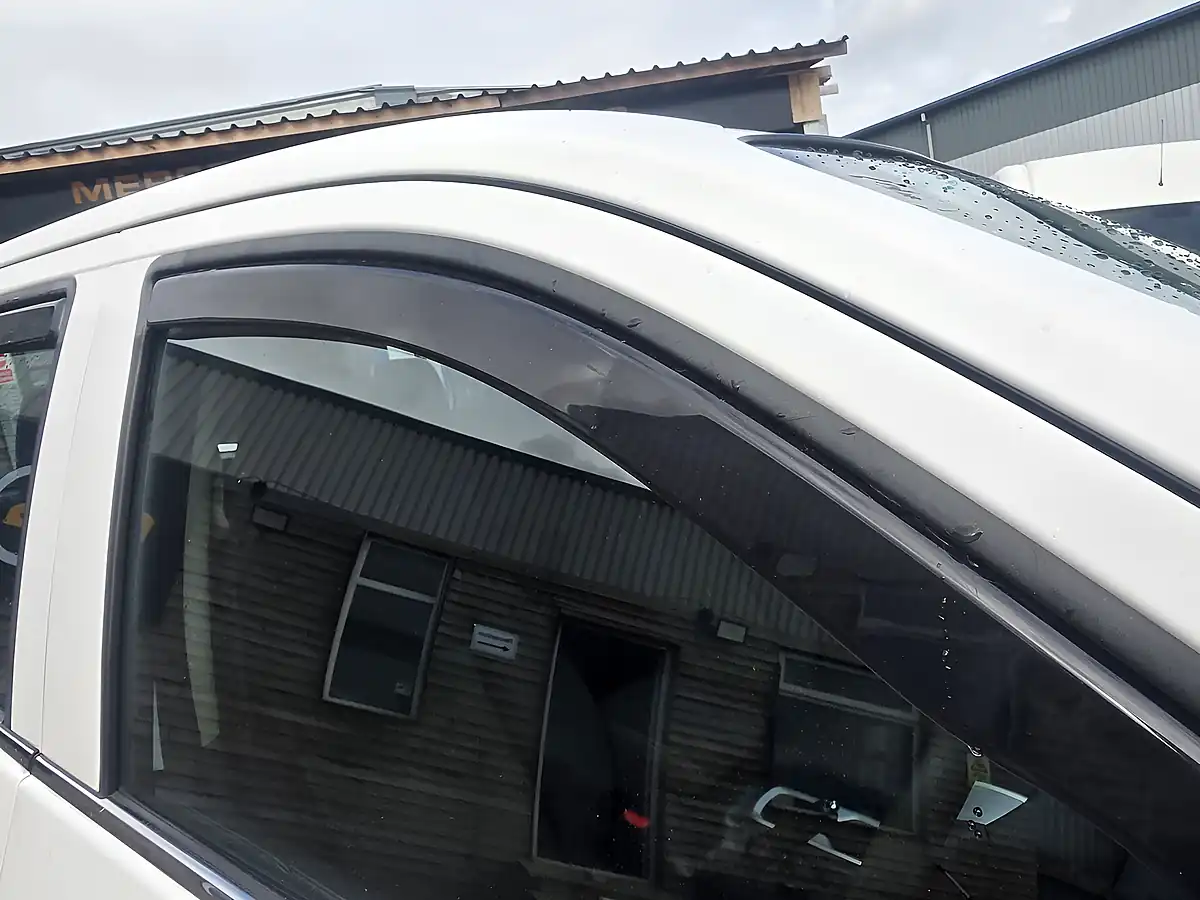 Used 2019 Nissan Navara Visia White - Interior and Exterior details 13