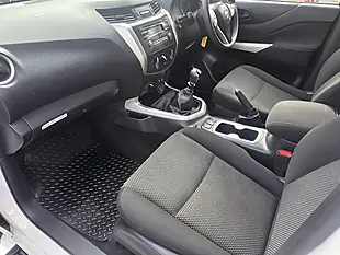 Used 2019 Nissan Navara Visia White - Interior and Exterior details 14