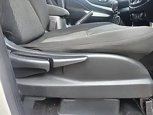 Used 2019 Nissan Navara Visia White - Interior and Exterior details 16