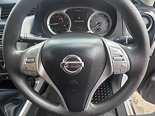Used 2019 Nissan Navara Visia White - Interior and Exterior details 17