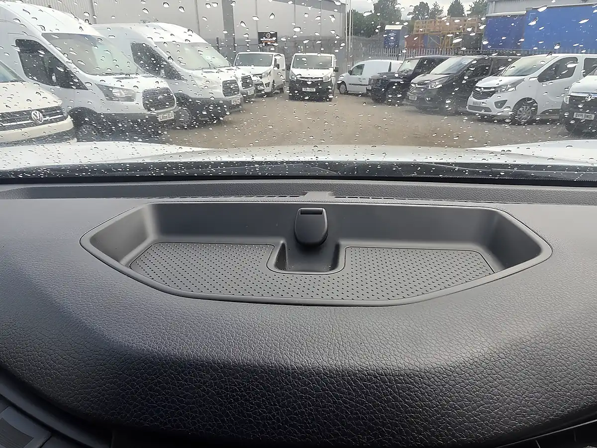 Used 2019 Nissan Navara Visia White - Interior and Exterior details 19