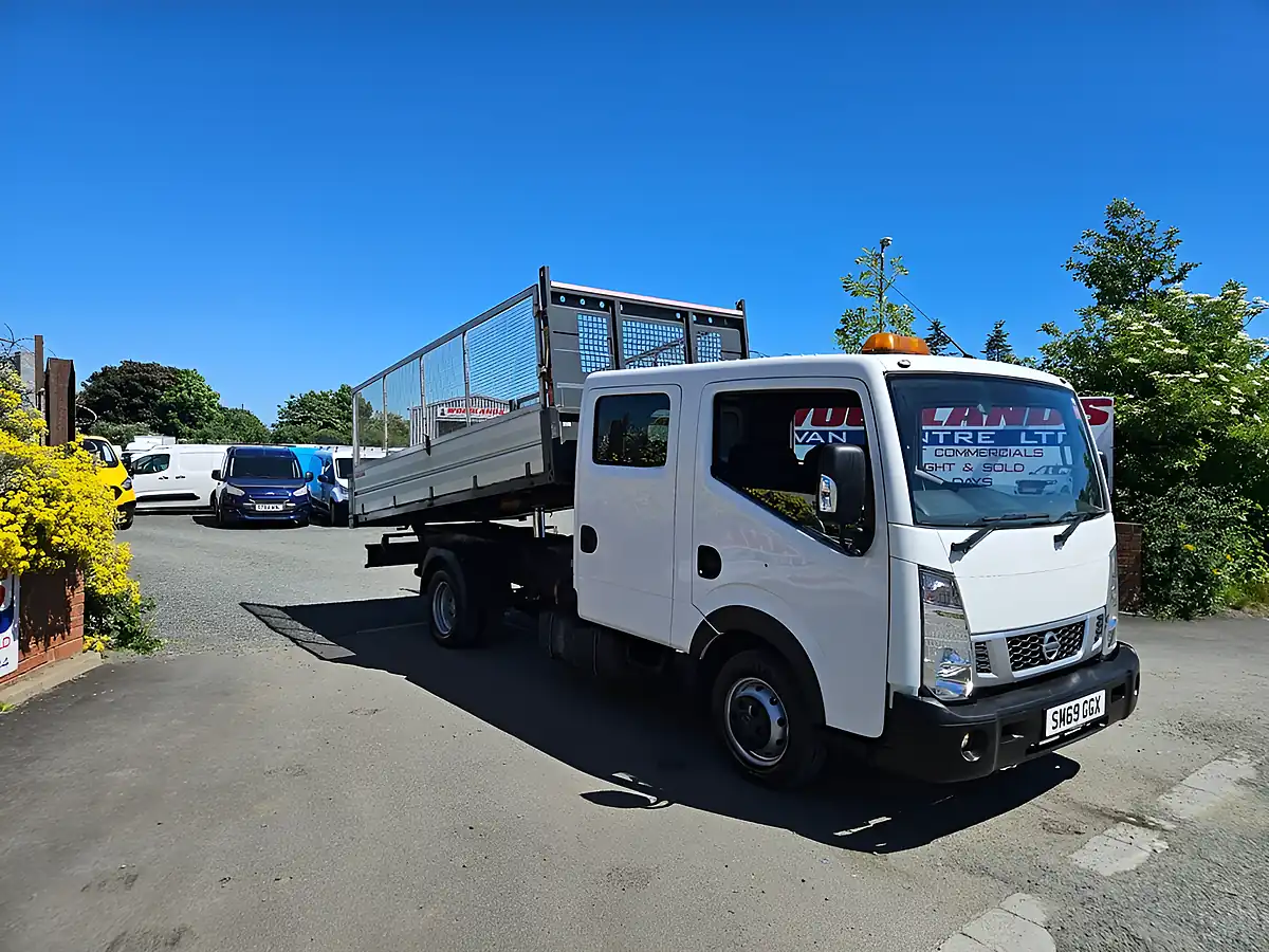Used 2019 Nissan Nt400 Cabstar 35.15 Lwb Crew Cab Tipper Grey - Front View