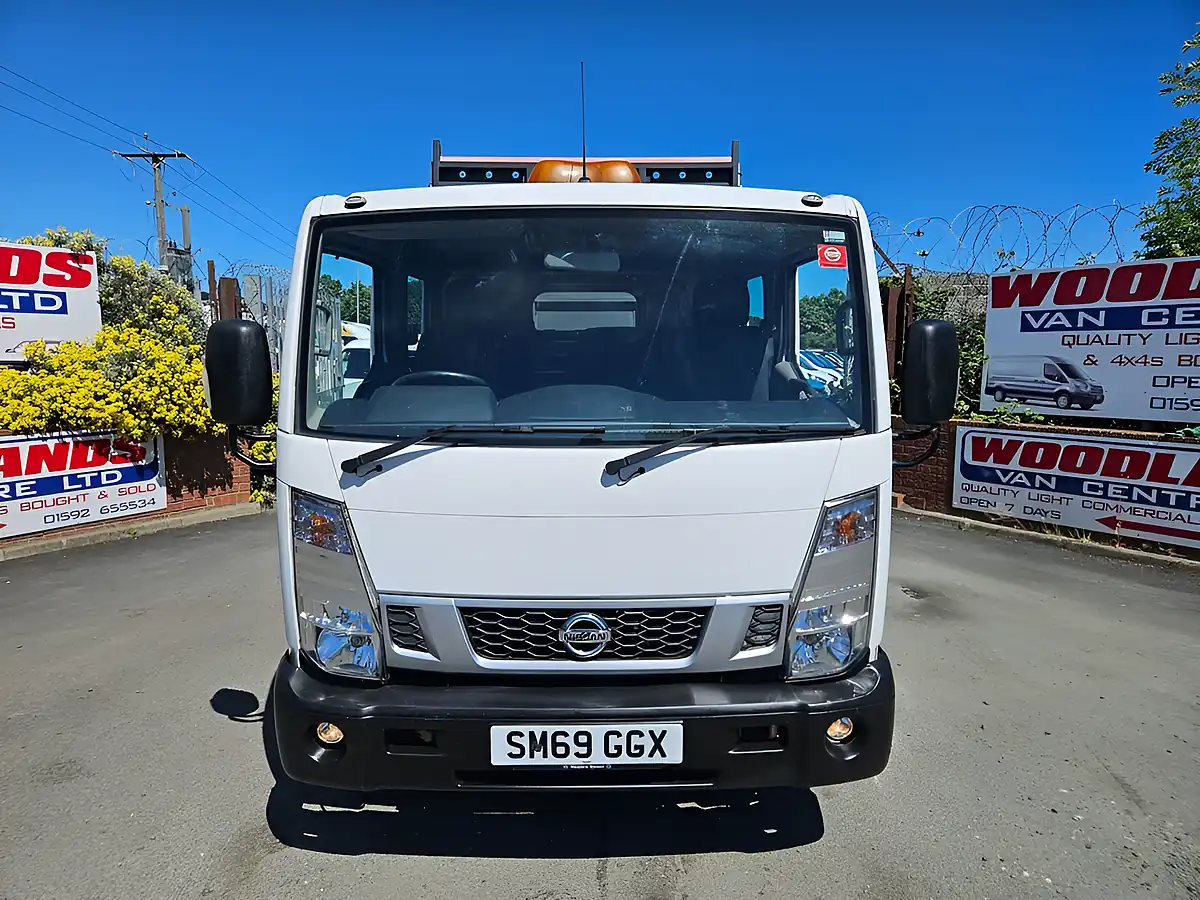 Used 2019 Nissan Nt400 Cabstar 35.15 Lwb Crew Cab Tipper Grey - Interior and Exterior details 3