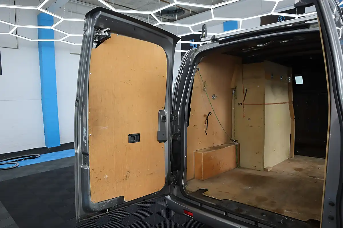 Used 2019 Nissan NV200 Tekna Grey - Interior and Exterior details 12