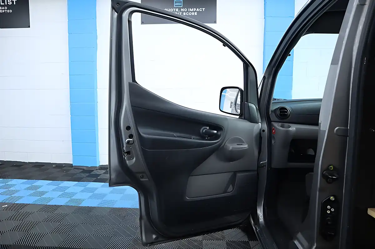 Used 2019 Nissan NV200 Tekna Grey - Interior and Exterior details 14