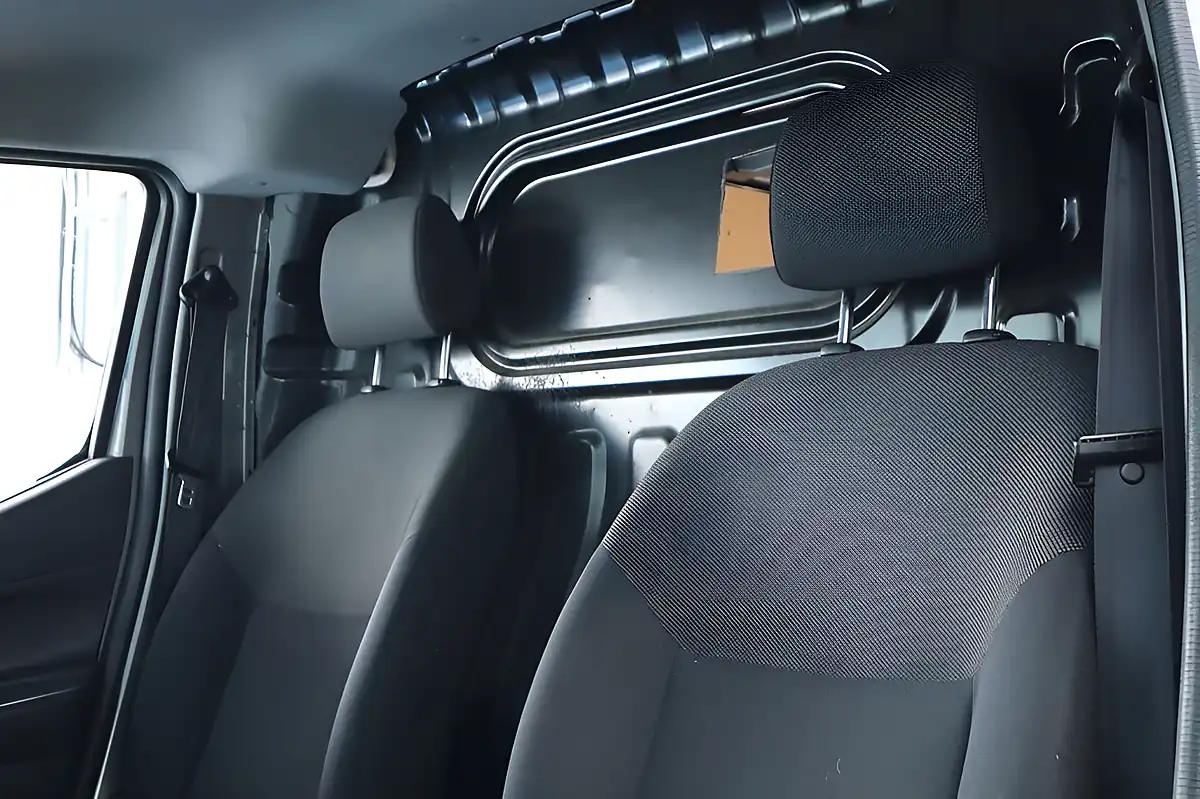 Used 2019 Nissan NV200 Tekna Grey - Interior and Exterior details 15