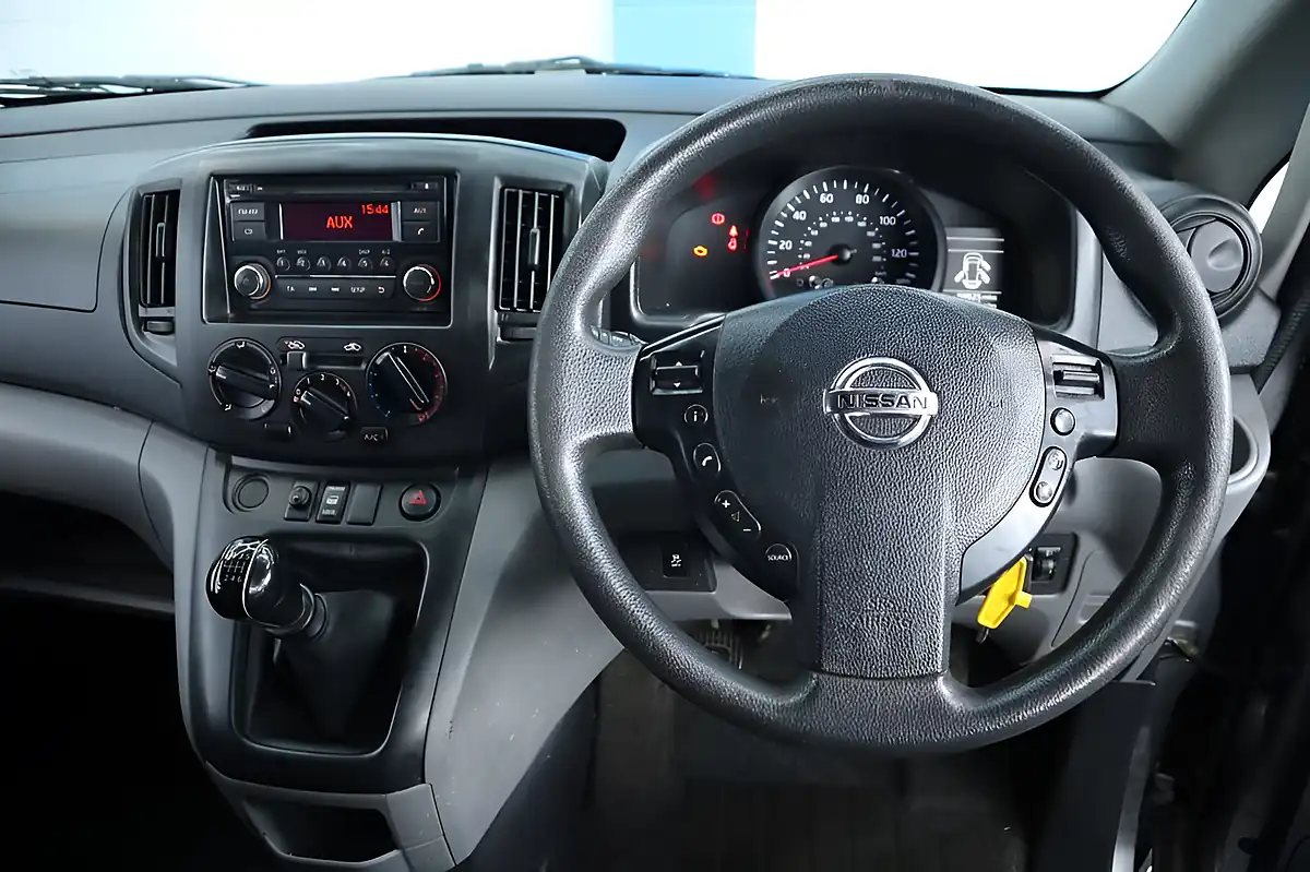 Used 2019 Nissan NV200 Tekna Grey - Interior and Exterior details 17