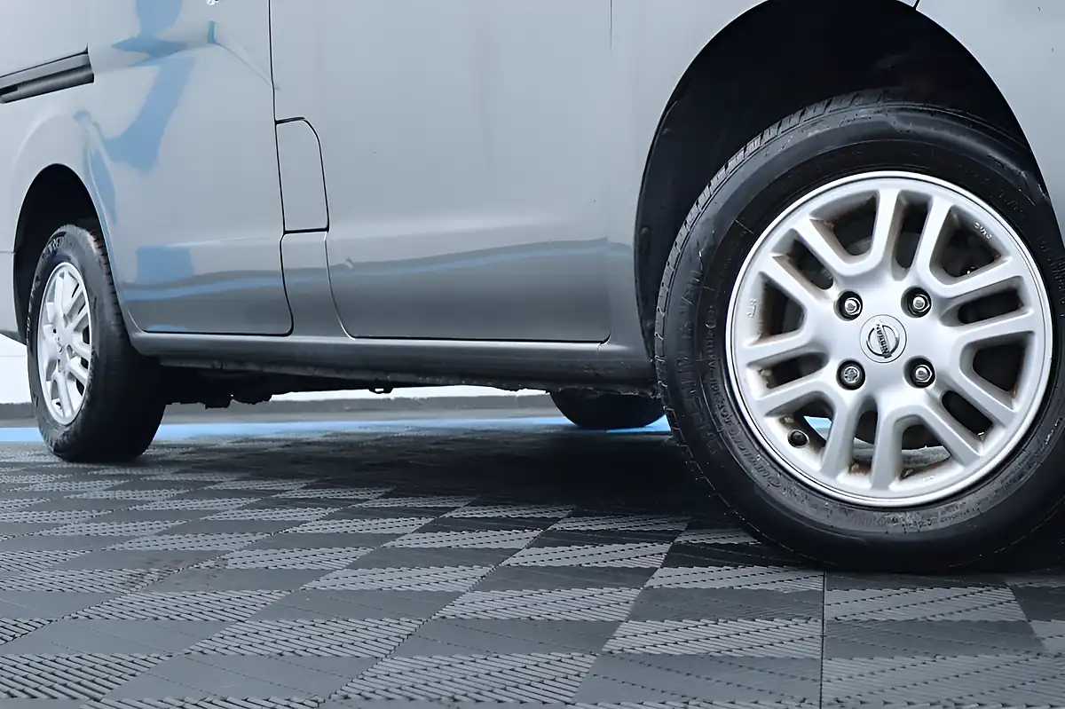 Used 2019 Nissan NV200 Tekna Grey - Interior and Exterior details 3