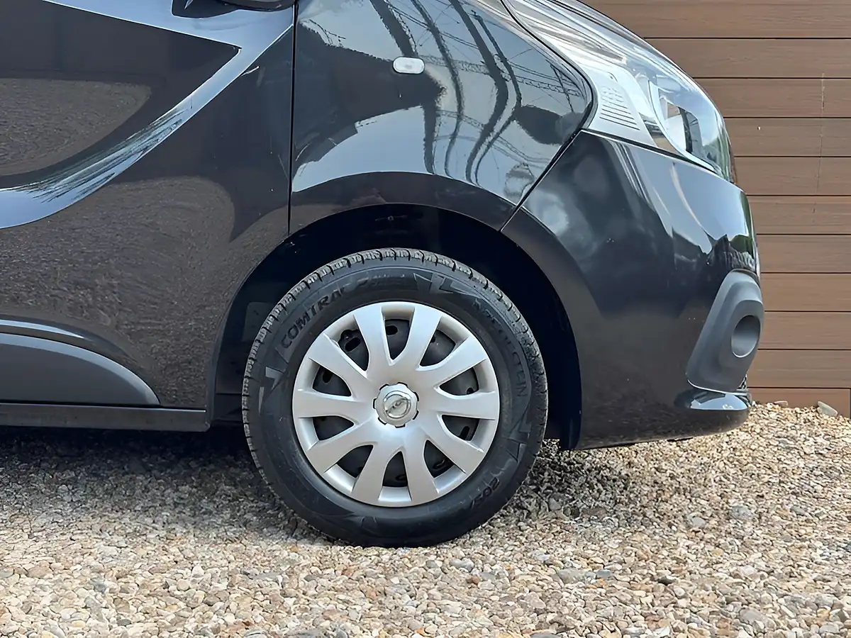 Used 2019 Nissan NV300 Acenta Black - Interior and Exterior details 10