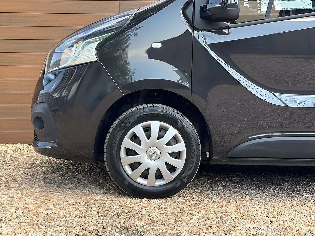 Used 2019 Nissan NV300 Acenta Black - Interior and Exterior details 11