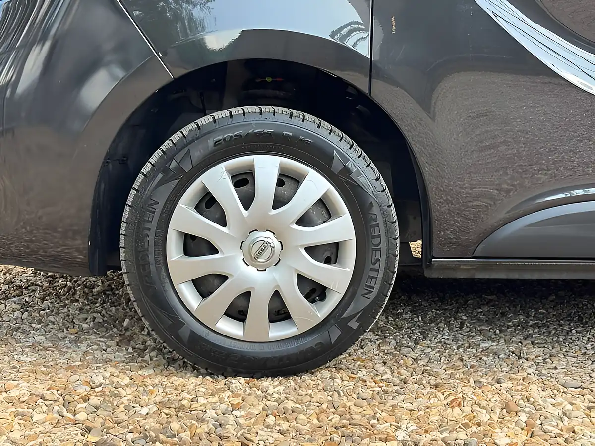 Used 2019 Nissan NV300 Acenta Black - Interior and Exterior details 13