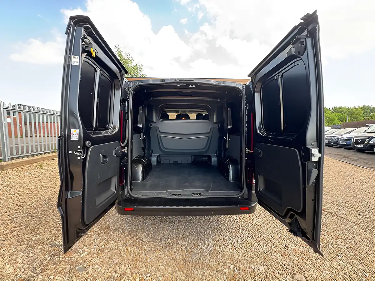 Used 2019 Nissan NV300 Acenta Black - Interior and Exterior details 5