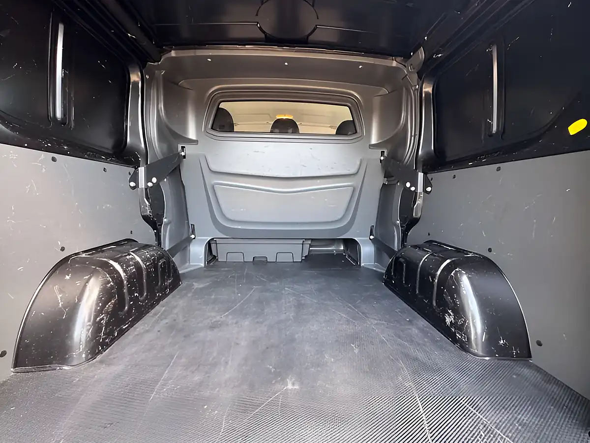 Used 2019 Nissan NV300 Acenta Black - Interior and Exterior details 6