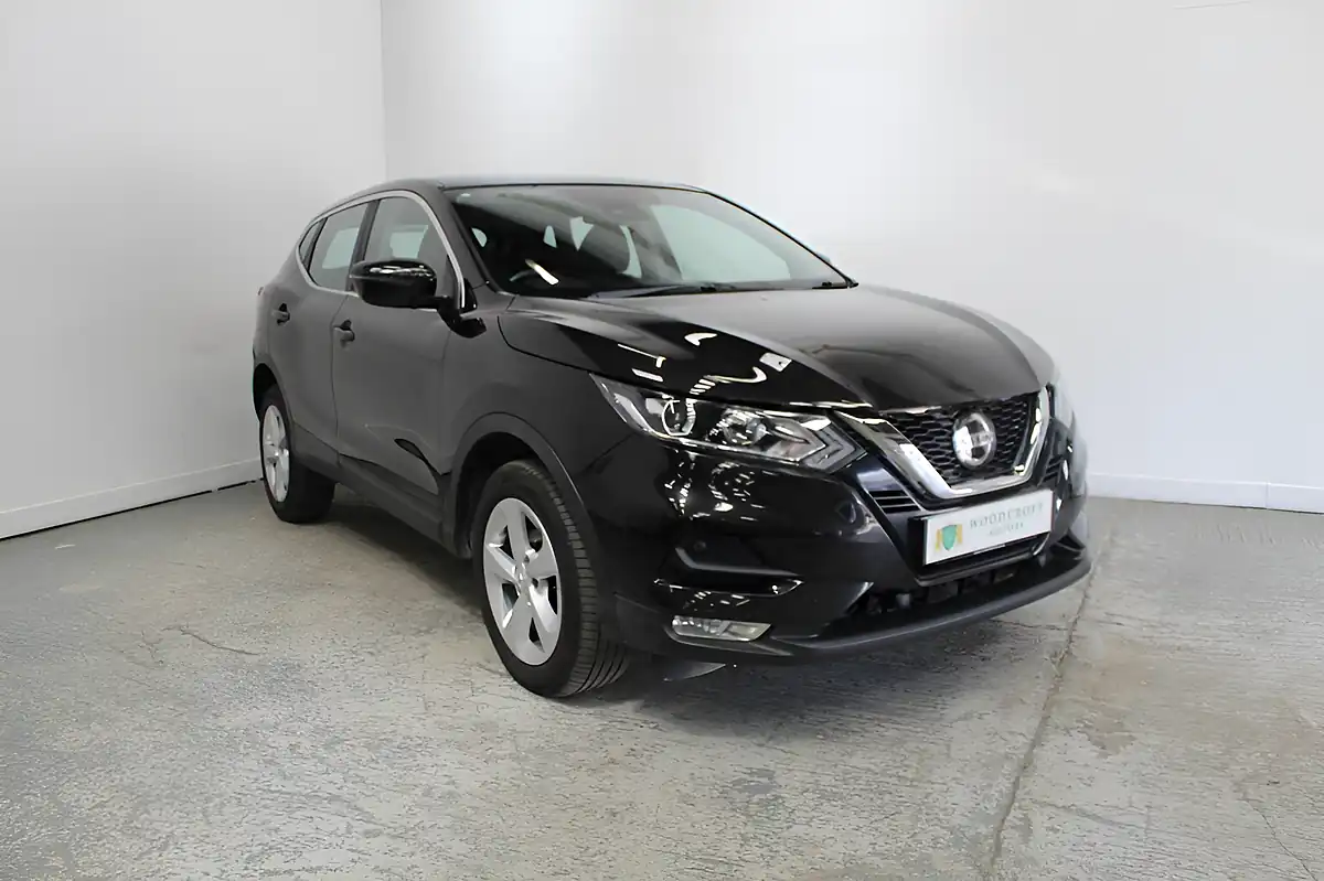 Used 2019 Nissan Qashqai Acenta Premium Black - Front View