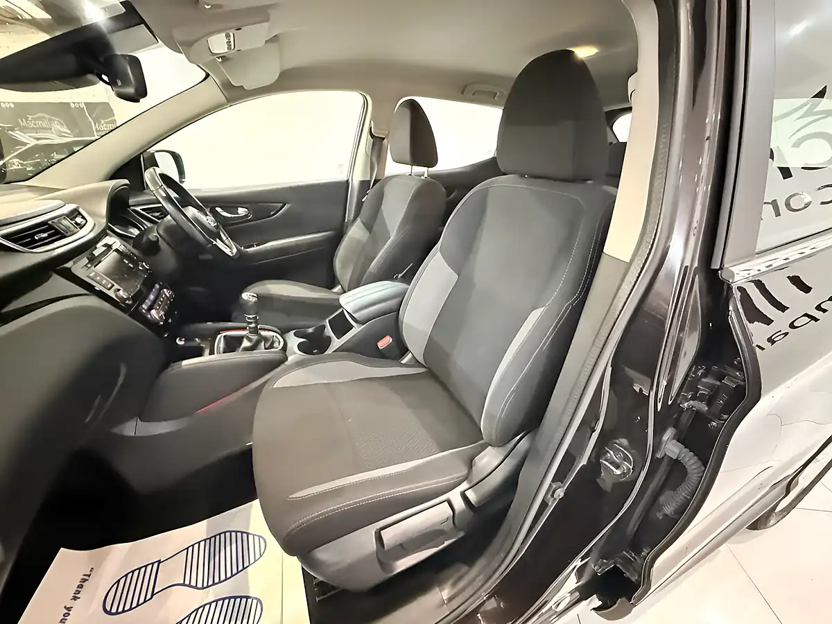 Used 2019 Nissan Qashqai Acenta Premium Black - Interior and Exterior details 12