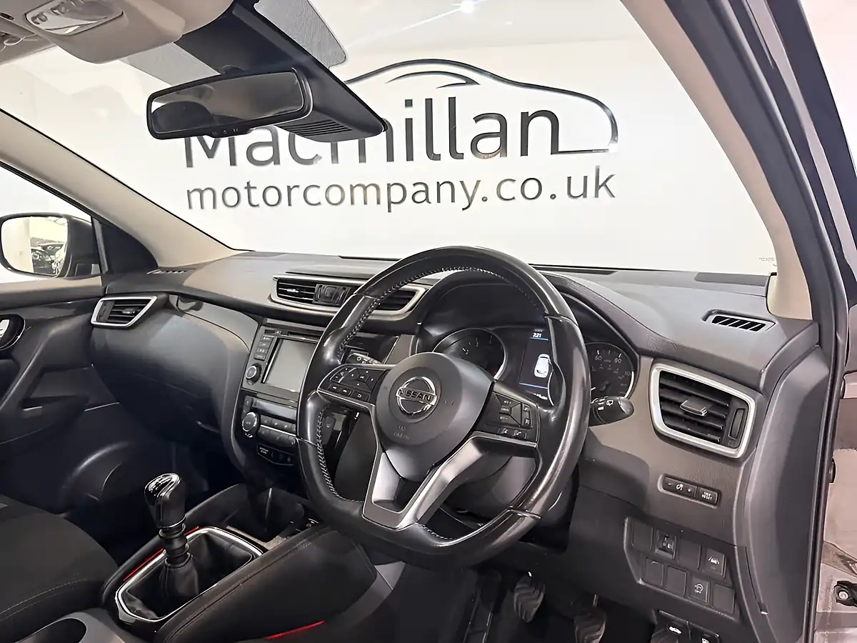 Used 2019 Nissan Qashqai Acenta Premium Black - Interior and Exterior details 15