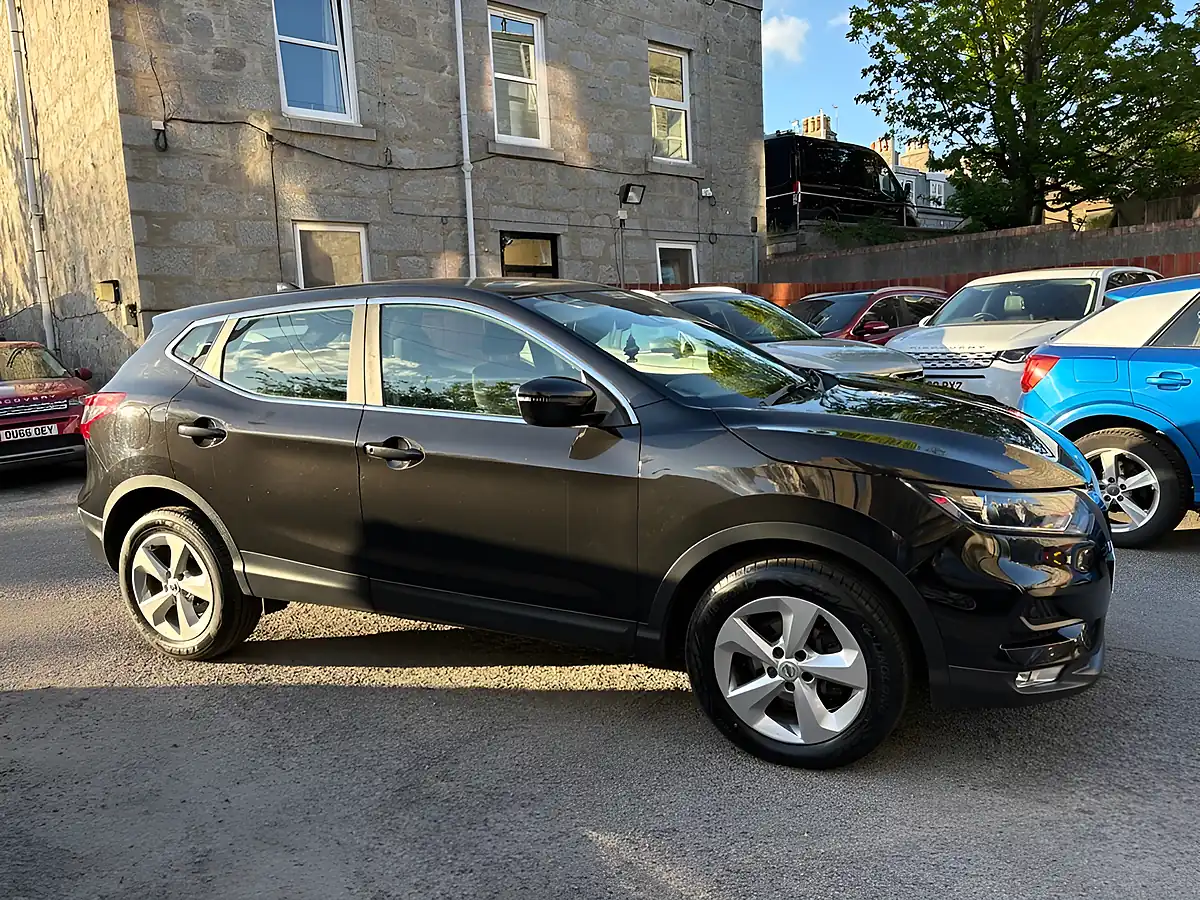 Used 2019 Nissan Qashqai Acenta Premium Black - Front View