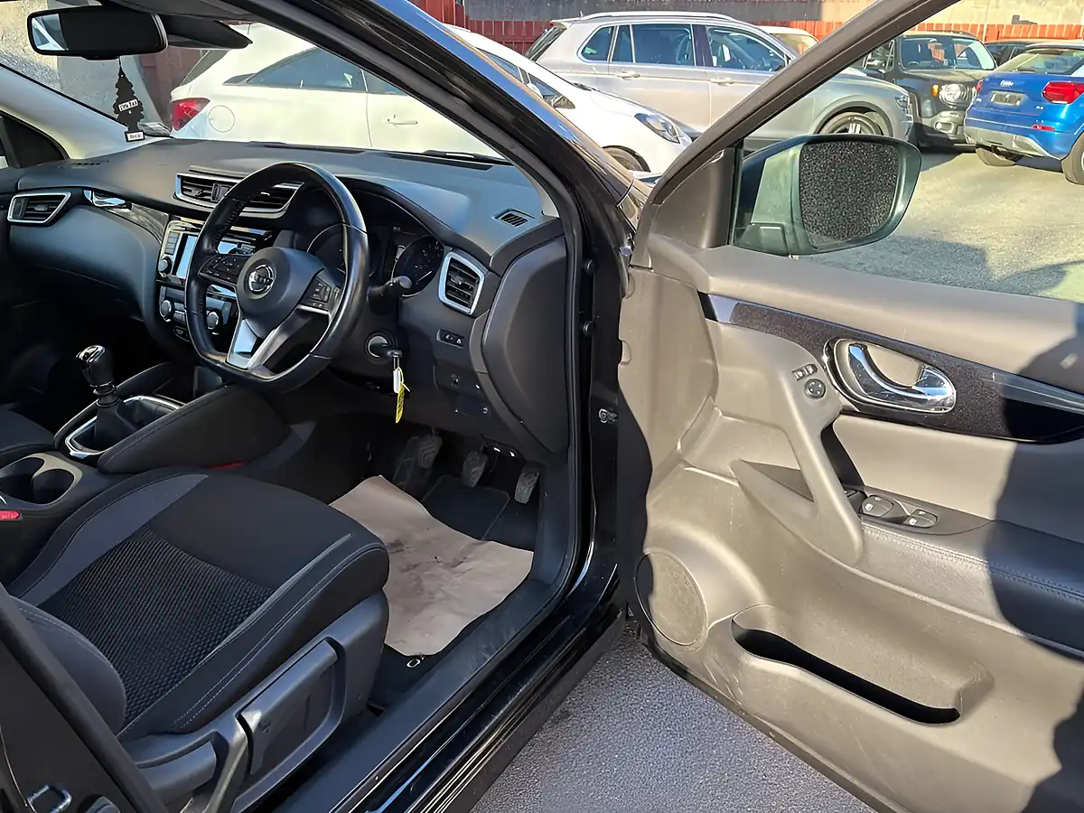 Used 2019 Nissan Qashqai Acenta Premium Black - Interior and Exterior details 11