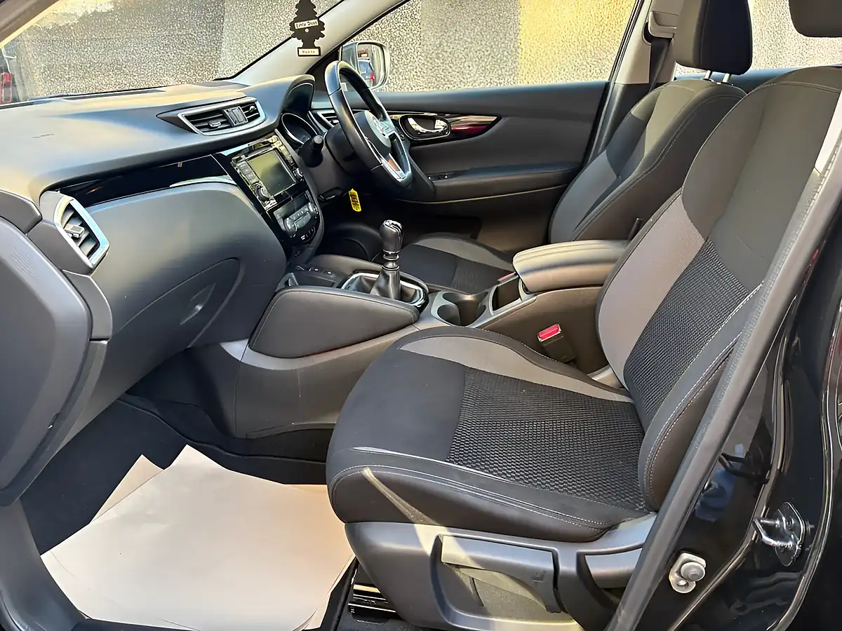 Used 2019 Nissan Qashqai Acenta Premium Black - Interior and Exterior details 14