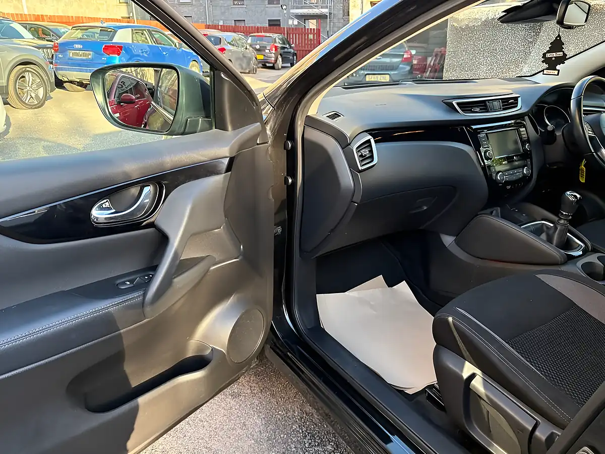 Used 2019 Nissan Qashqai Acenta Premium Black - Interior and Exterior details 15