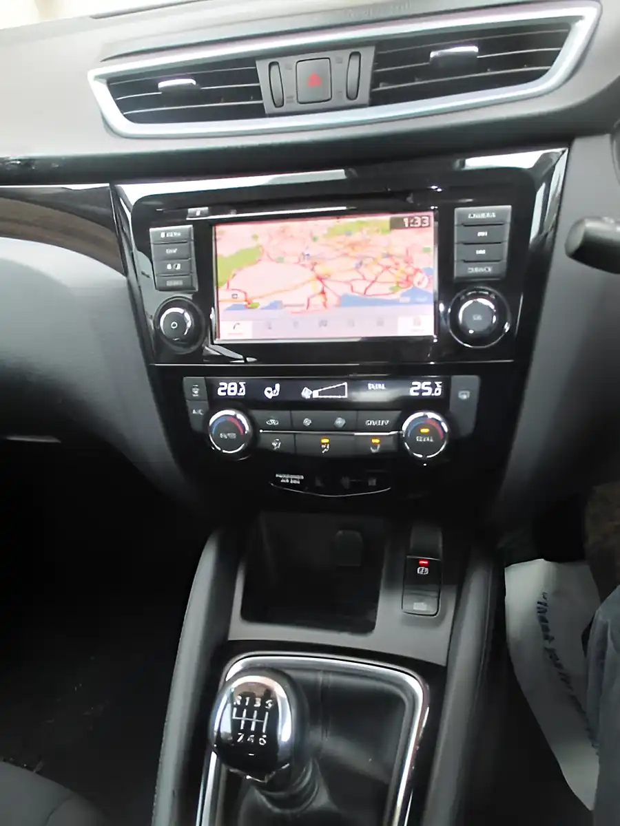 Used 2019 Nissan Qashqai Acenta Premium Blue - Interior and Exterior details 10