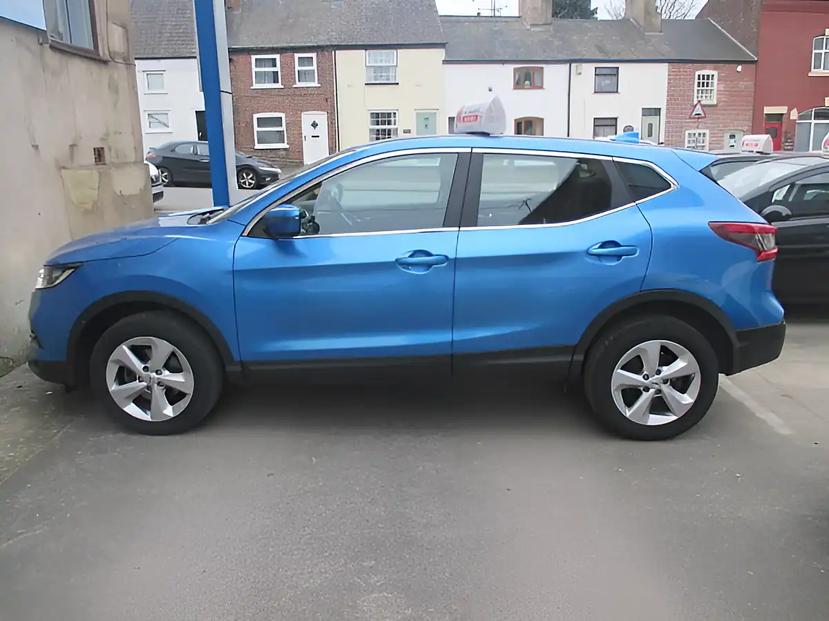Used 2019 Nissan Qashqai Acenta Premium Blue - Interior and Exterior details 4
