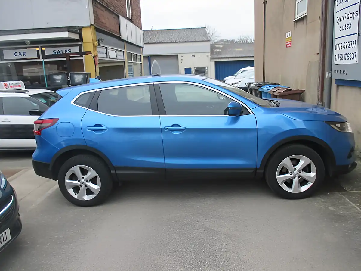 Used 2019 Nissan Qashqai Acenta Premium Blue - Interior and Exterior details 5