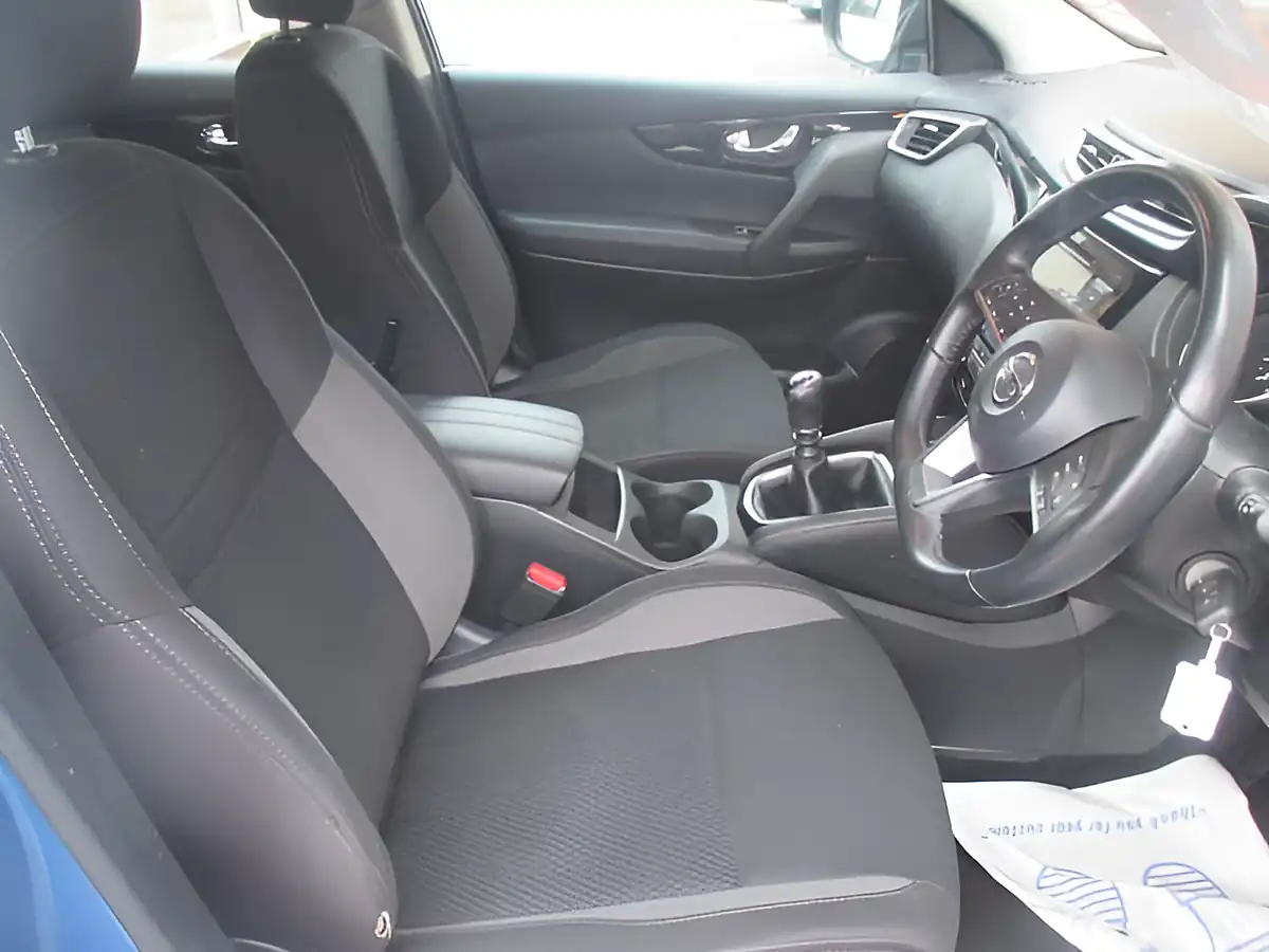 Used 2019 Nissan Qashqai Acenta Premium Blue - Interior and Exterior details 7