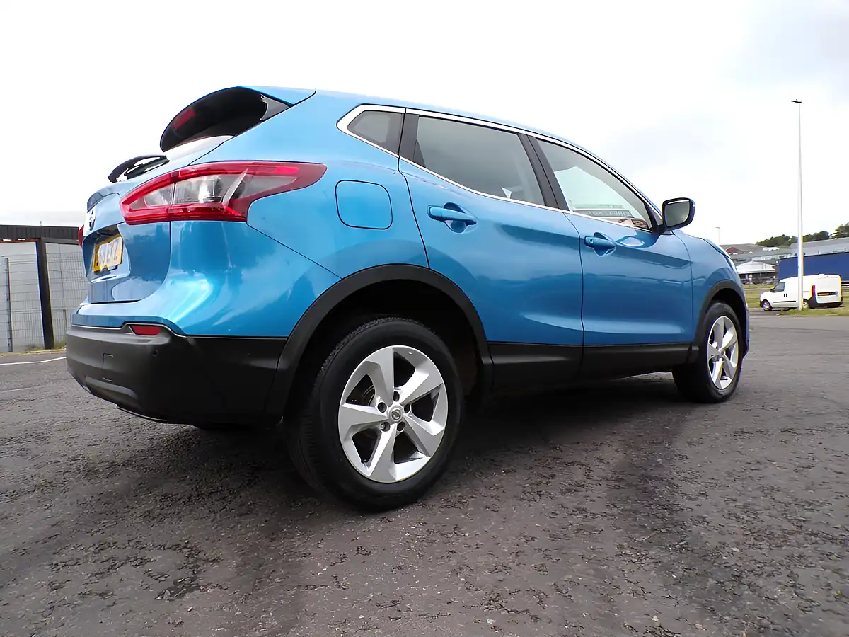Used 2019 Nissan Qashqai Acenta Premium Blue - Interior and Exterior details 11