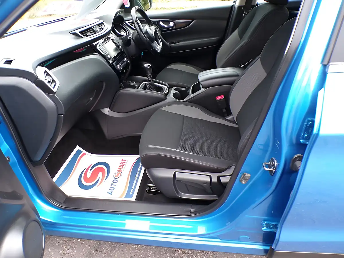 Used 2019 Nissan Qashqai Acenta Premium Blue - Interior and Exterior details 7